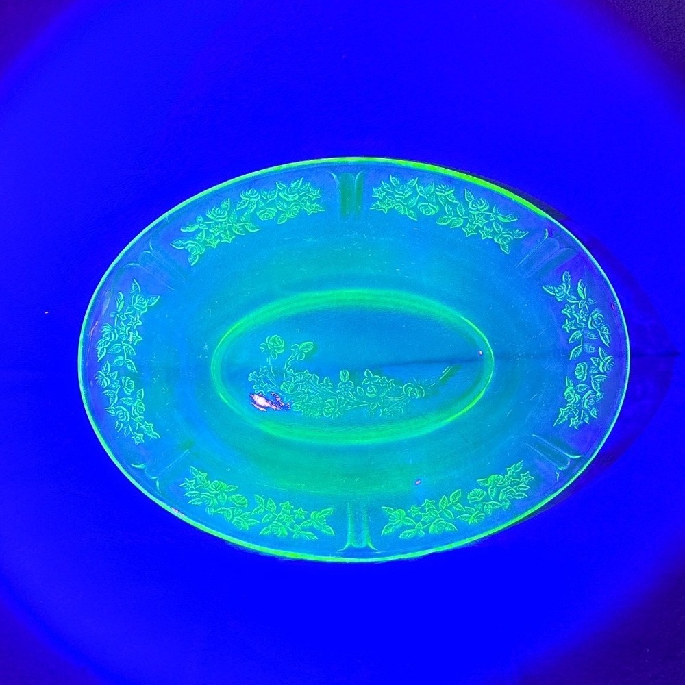 Vintage Federal Glass Rosemary Dutch Rose Uranium Glass Oval Vegetable Bowl 1930